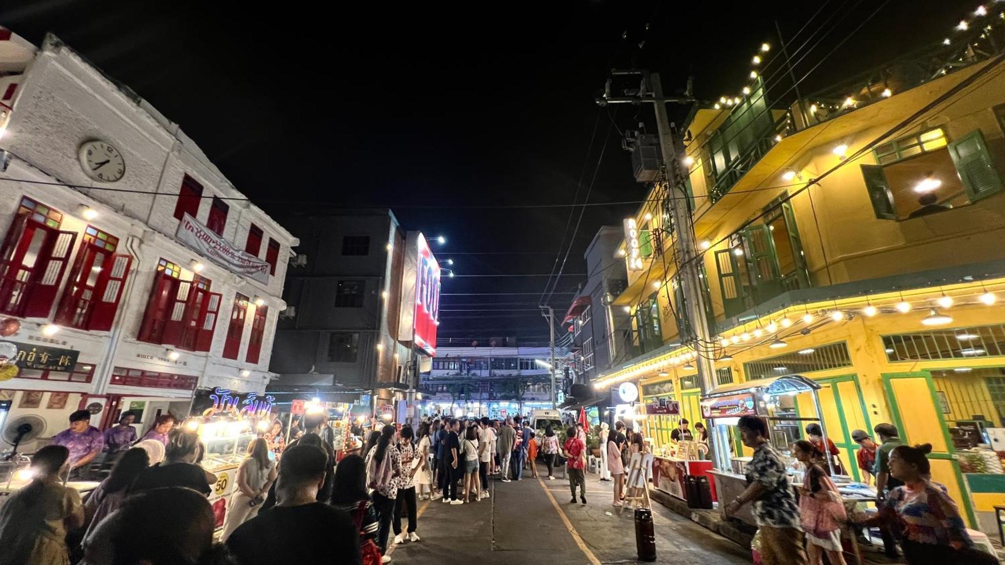 Banthat Thong * Bangkok