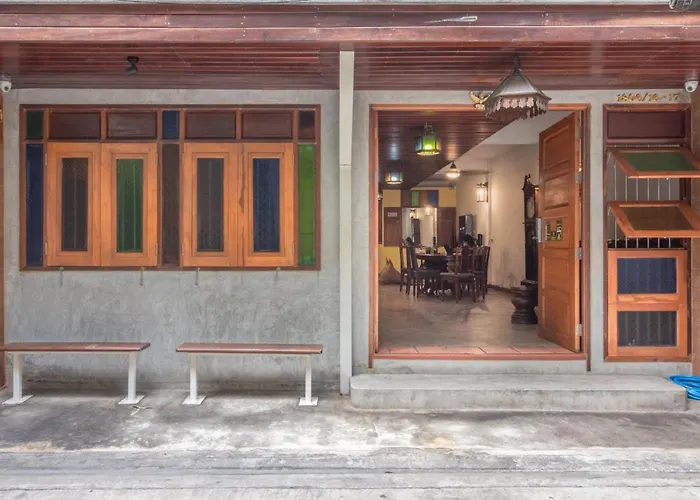 Banthat Thong Hostel